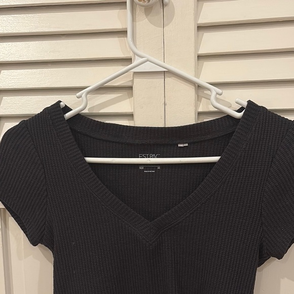 Pacsun Black Ribbed V-Neck Crop Top - Picture 3 of 6